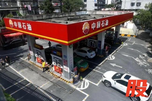 国际油价持续下调 国内汽油价格调整滞后
